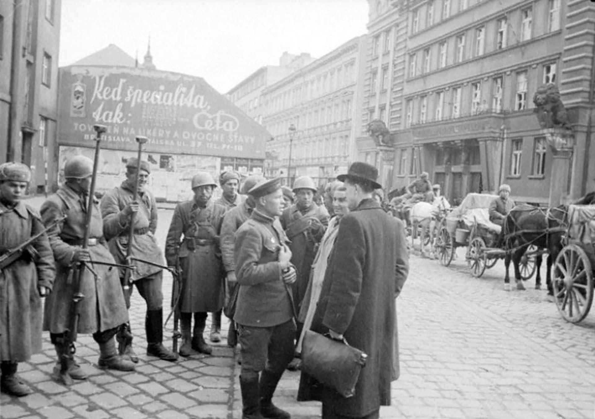 Освобождение Братиславы 1945. 4 Апреля 1945 года освобождение Братиславы. Штурм Братиславы 1945.