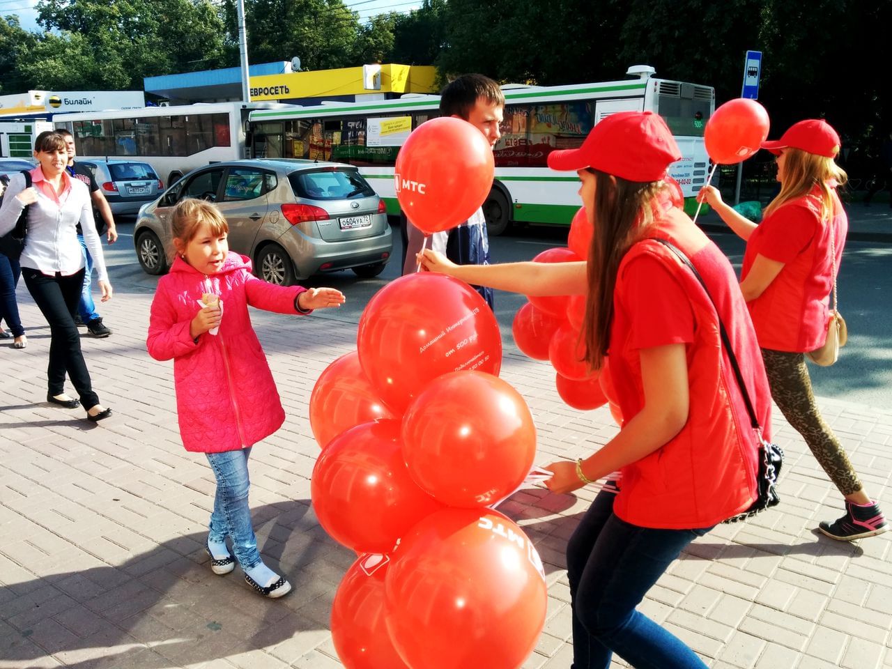 Фото промоутеров раздача листовок