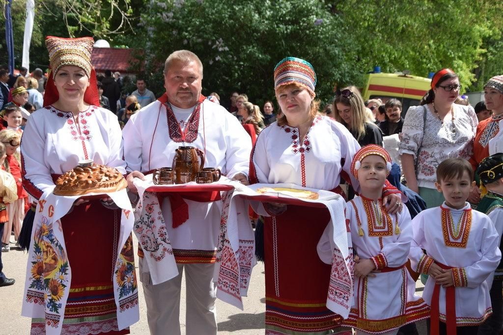 Обычаи мордовского народа. Мордовский национальный праздник Шумбрат. Шумбрат Ульяновск. Национальные праздники мордвы. Мордовский народный праздник Шумбрат.