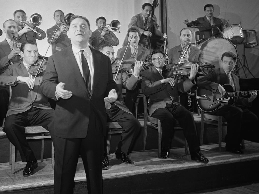 Певец Леонид Утесов и его оркестр. 1956 год. Фотография: Валентин Мастюков, Борис Трепетов / ТАСС