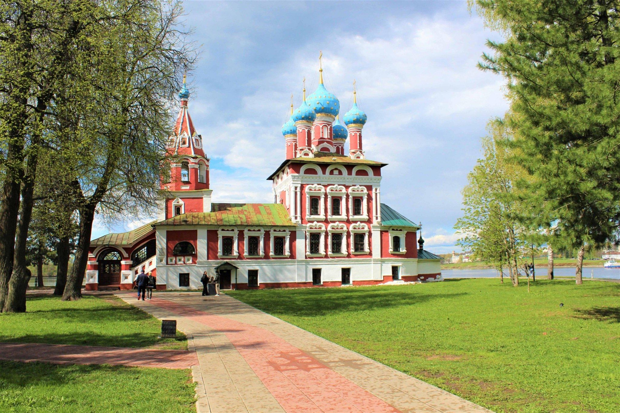 Церковь царевича димитрия на поле углич фото