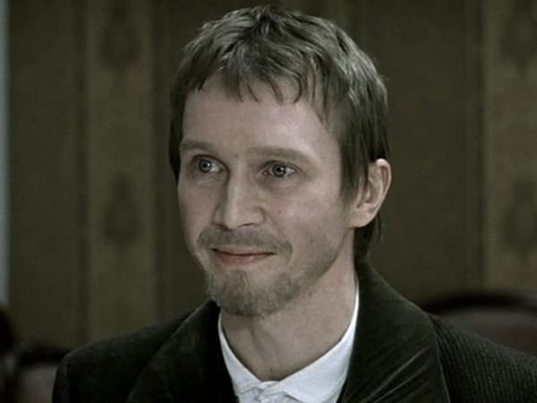 Евгений Миронов в роли князя Мышкина в телевизионном многосерийном фильме Владимира Бортко «Идиот» (2005)