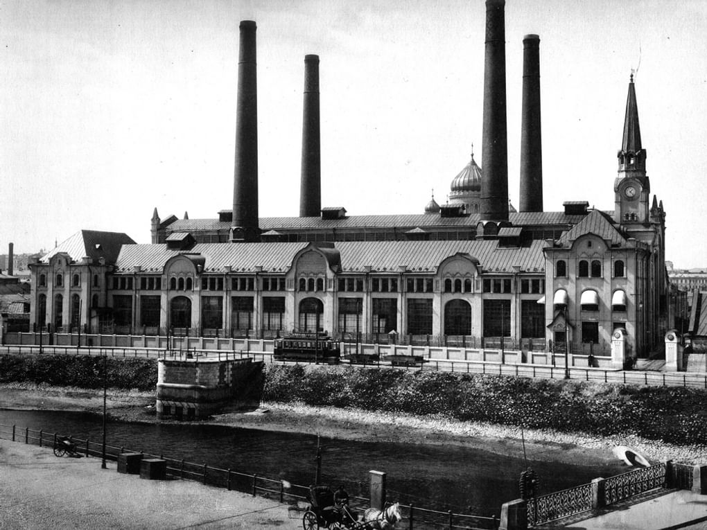 Городская центральная электрическая станция, Москва. 1913 год. Фотография: <a href="https://commons.wikimedia.org/wiki/File:Municipal_Album_1.152_Powerplant.jpg" target="_blank">Wikimedia Commons</a> / <a href="https://creativecommons.org/publicdomain/mark/1.0/deed.ru" target="_blank">Public domain</a>