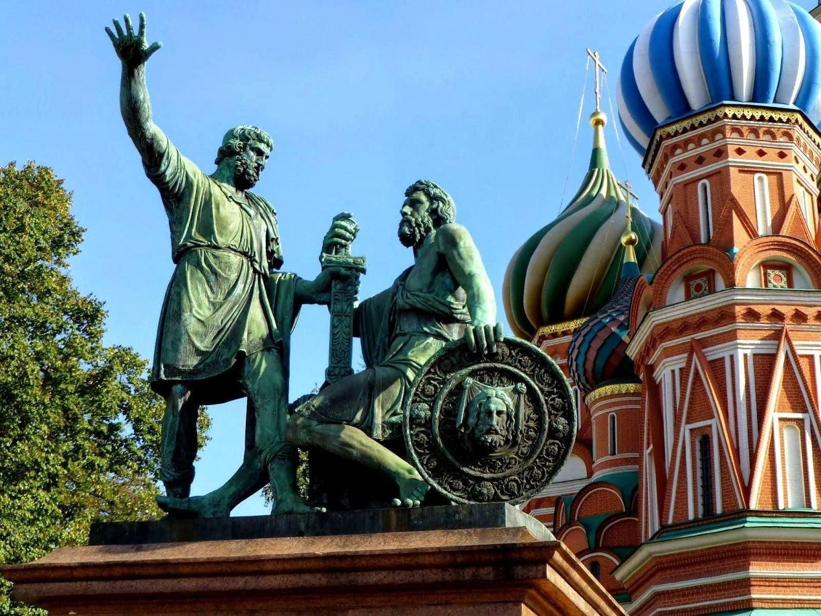 фото памятника минину и пожарскому в москве