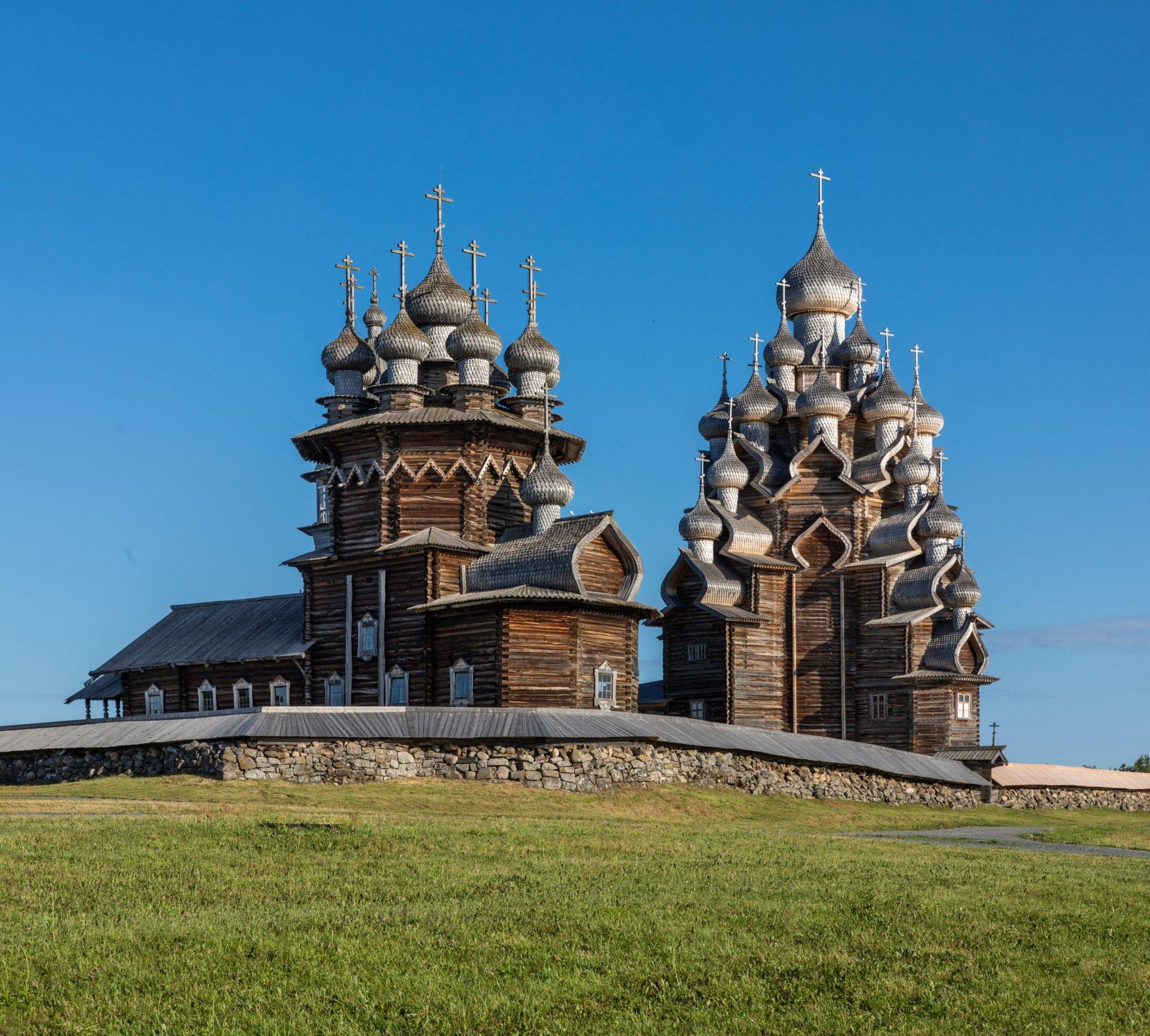 Кижи музей заповедник фото. Кижи музей-заповедник. Этнографический музей Кижи. Преображенская Церковь на острове Кижи. Кижи (музей-заповедник) музеи-заповедники.