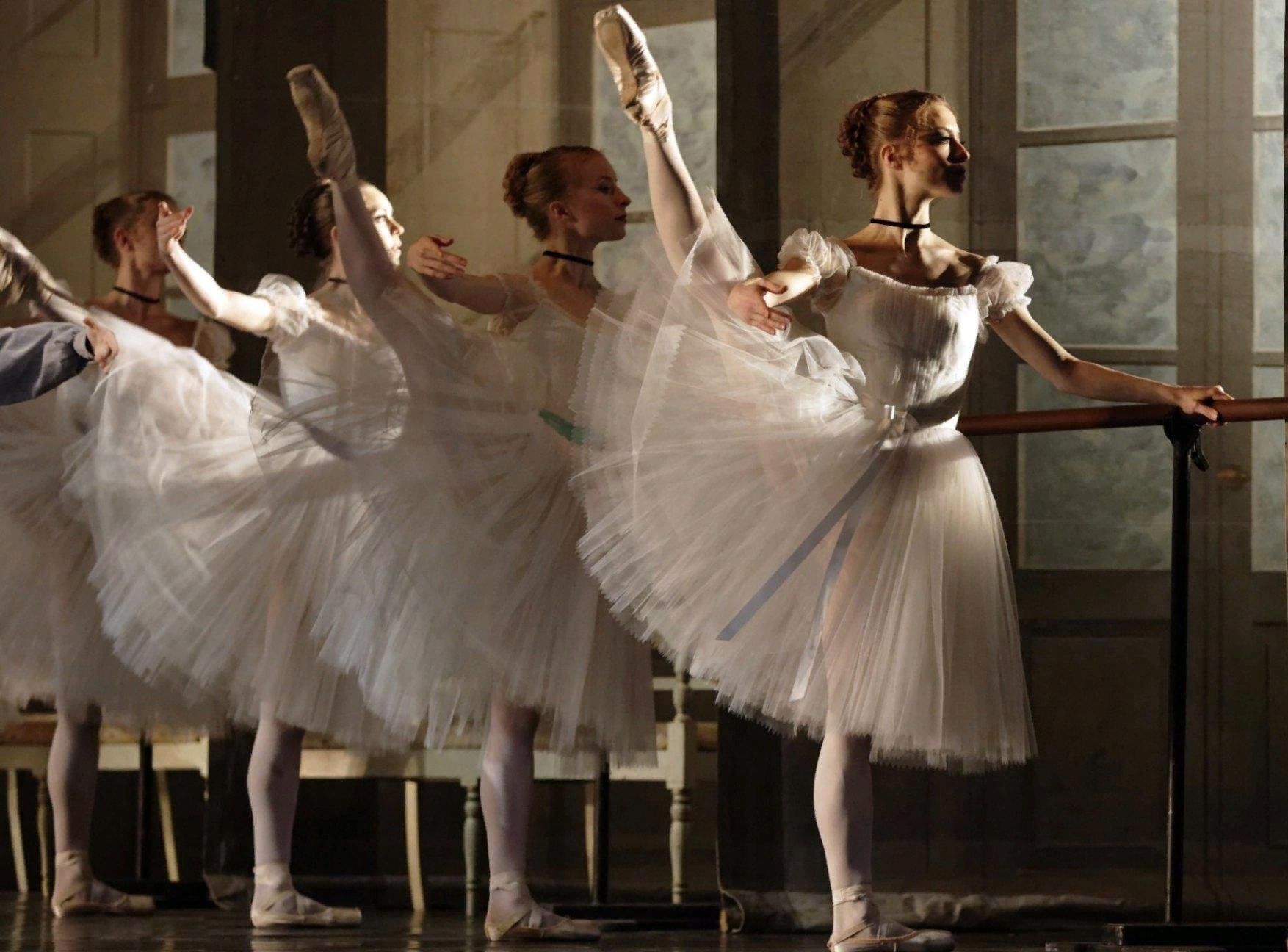 Балет консерватория Бурнонвиля. Балетная шопенка Жизель. Экзерсис в балете. Дега репетиция балета на сцене.
