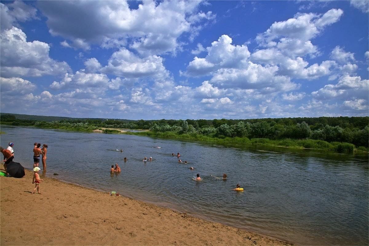 Речной пляж фото. Ладыжино пляж. Лето река пляж. Пляж на реке. Лето речка пляж.