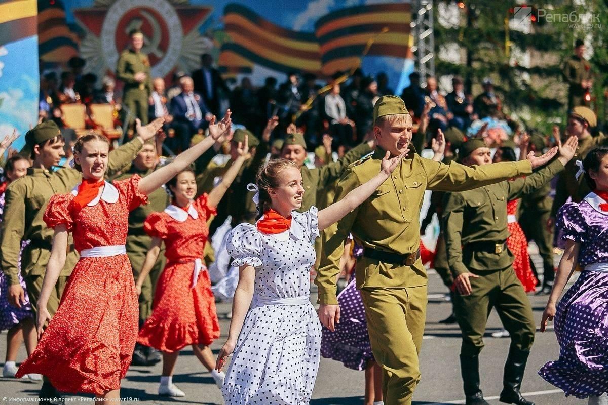 Сколько лет празднуют день победы