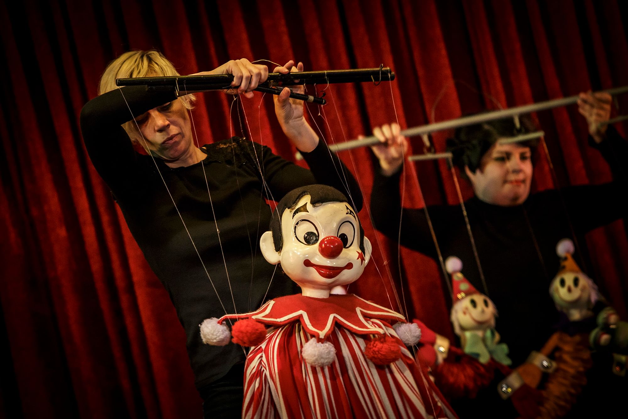 куклы в кукольном театре