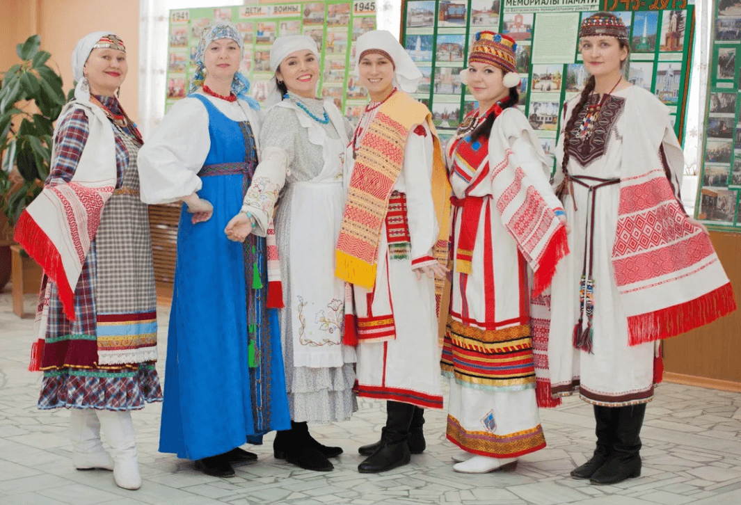 Народы поволжья конкурс. Татары Марийка ЧУВАШКА. Мордва, марийцы, удмурты, чуваши. Татары марийцы чуваши. Удмурты , чуваши, русские , татары.