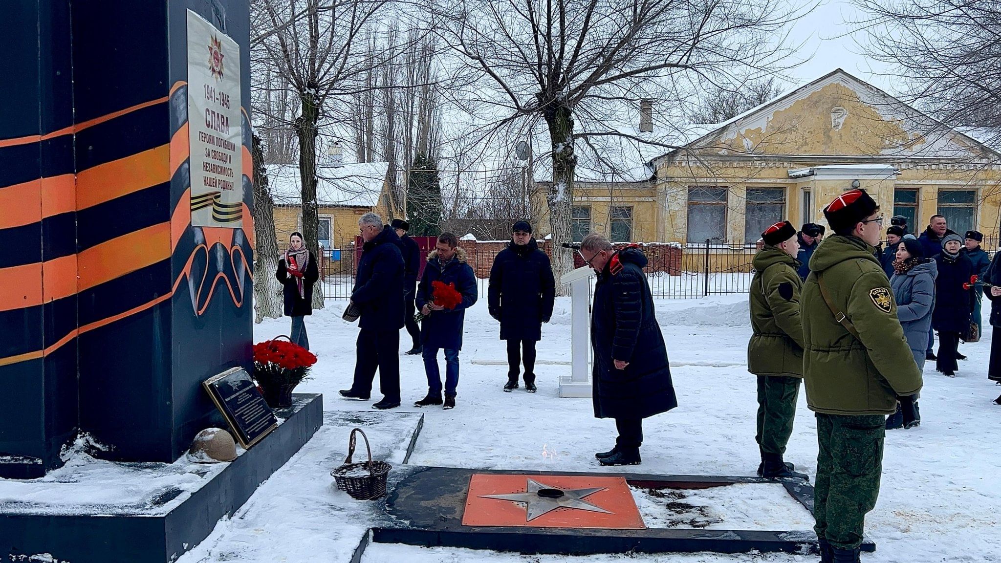 Возложение венков и цветов 2024, Семилукский район — дата и место  проведения, программа мероприятия.