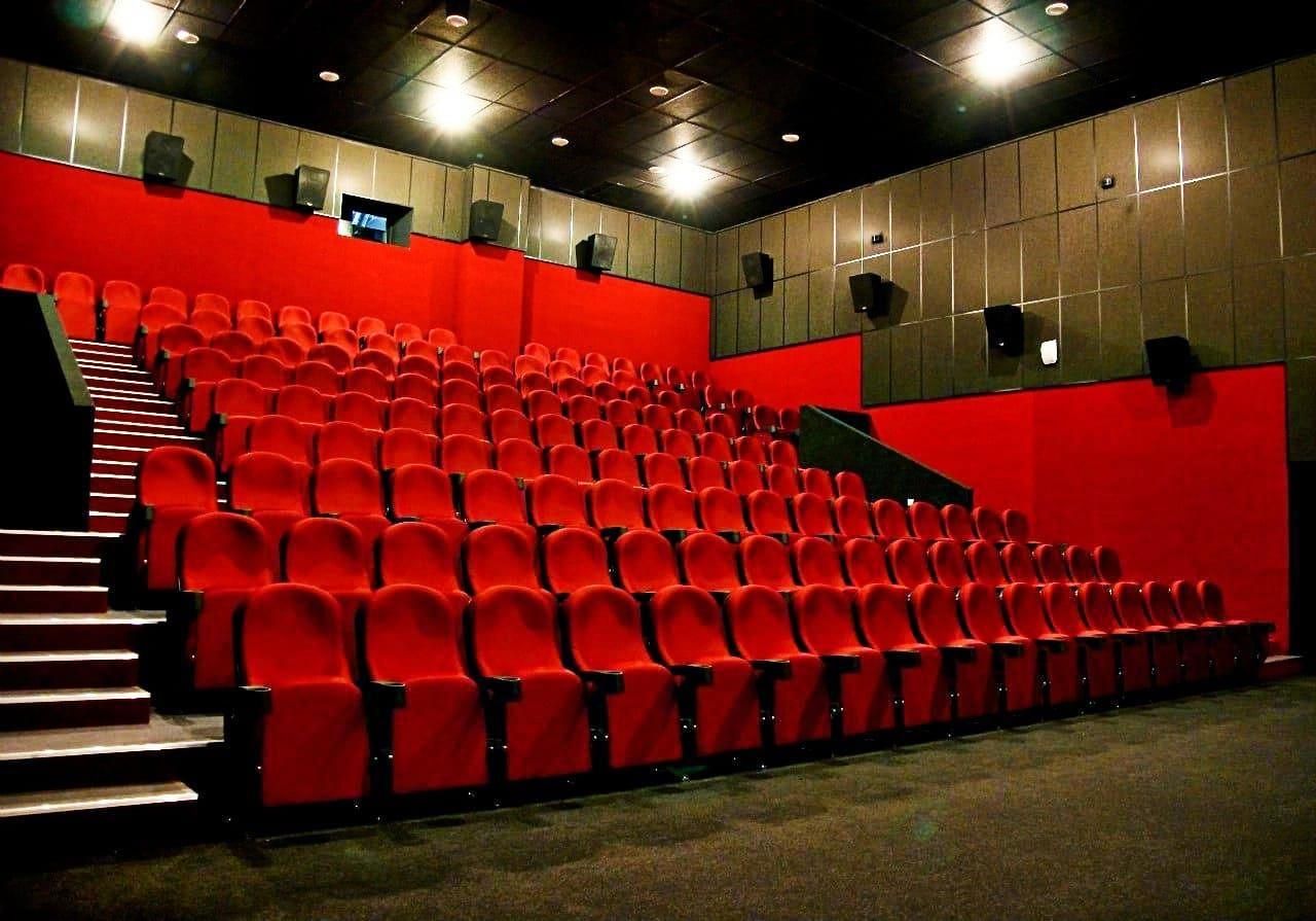 Мягкий кинотеатр веер моле. Prada 3d Балашиха кинотеатр. Кинотеатр Prada 3d (Жуковский). Веер кинотеатр Екатеринбург. Веер Молл Екатеринбург кинотеатр.