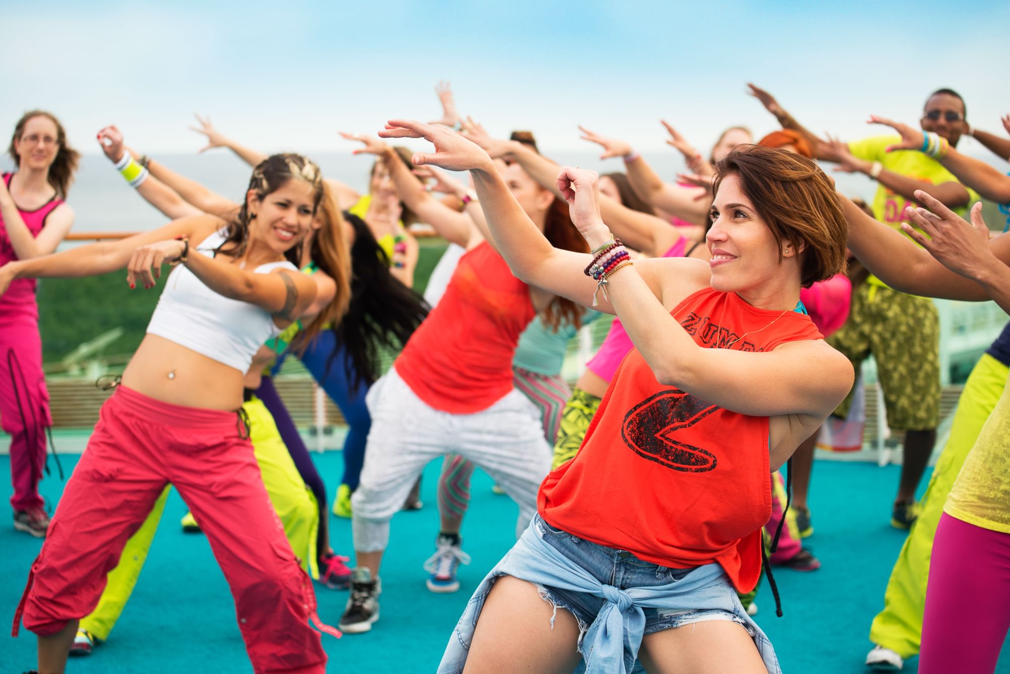 Современные зажигательные песни. Зумба сентао. Zumba Эталон. Танцы Zumba Fitness. Зумба танец.