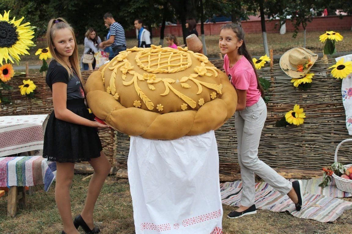 Погода богучар на дня. Богучар парк. День города Богучар. Богучар люди. Городской парк Богучарский район.