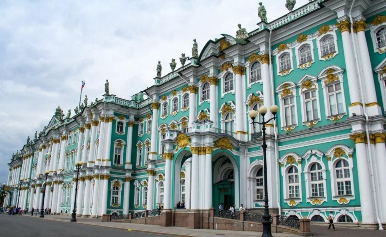 По проекту какого архитектора было построено здание эрмитажа