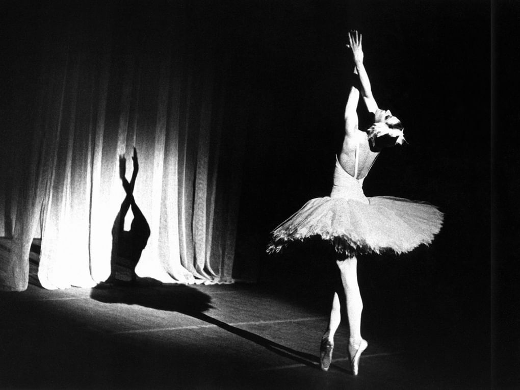 Майя Плисецкая в партии Одетты в балете «Лебединое озеро». Фотография: rock-cafe.info