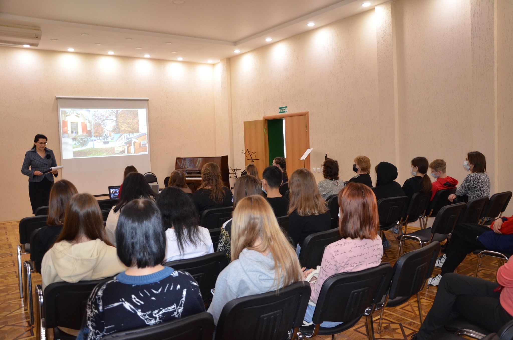 эпоха дворцовых переворотов в россии. колесо истории романовы. тиара кокошник марии федоровны. династия рюриковичей и романовых. романовы лекция.