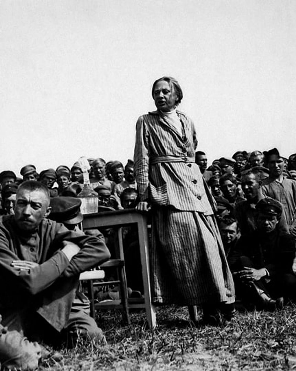 Выступление революционерки Надежды Крупской. 1919 год. Фотография из собрания А. Лаврентьева / <a href="https://russiainphoto.ru/" target="_blank">russiainphoto.ru</a>