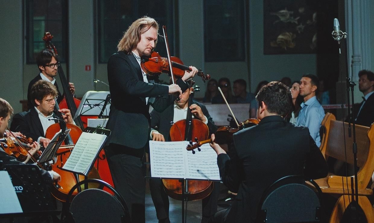 Guitar orchestra. Концерт Паганини. Орган в оркестре. Платиновый юбилей оркестр. Оркестр Вагнера со скрипкой.