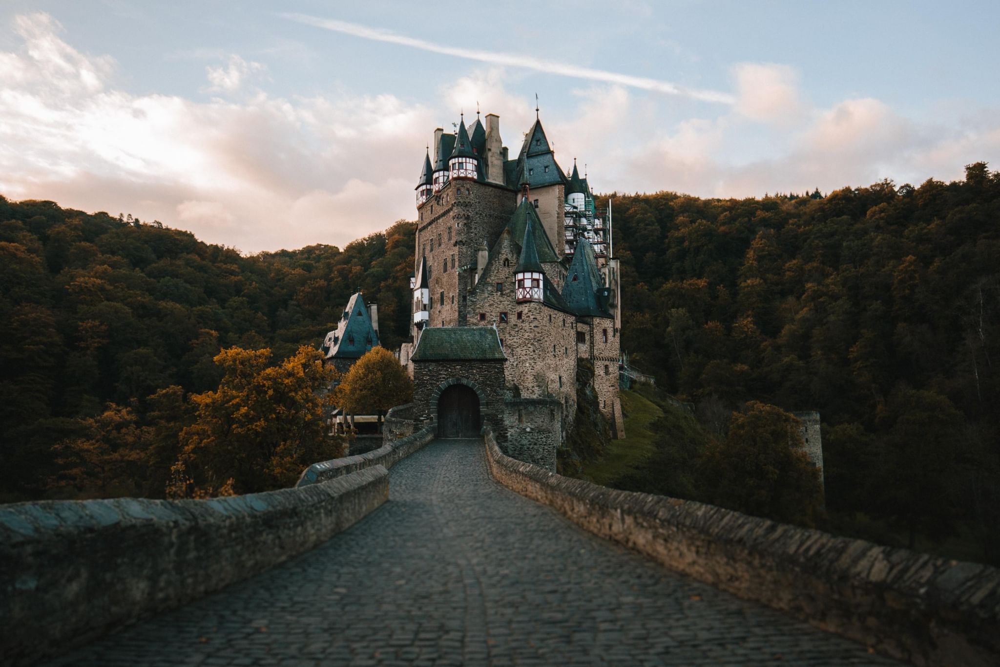 Замок Эльц Германия весной