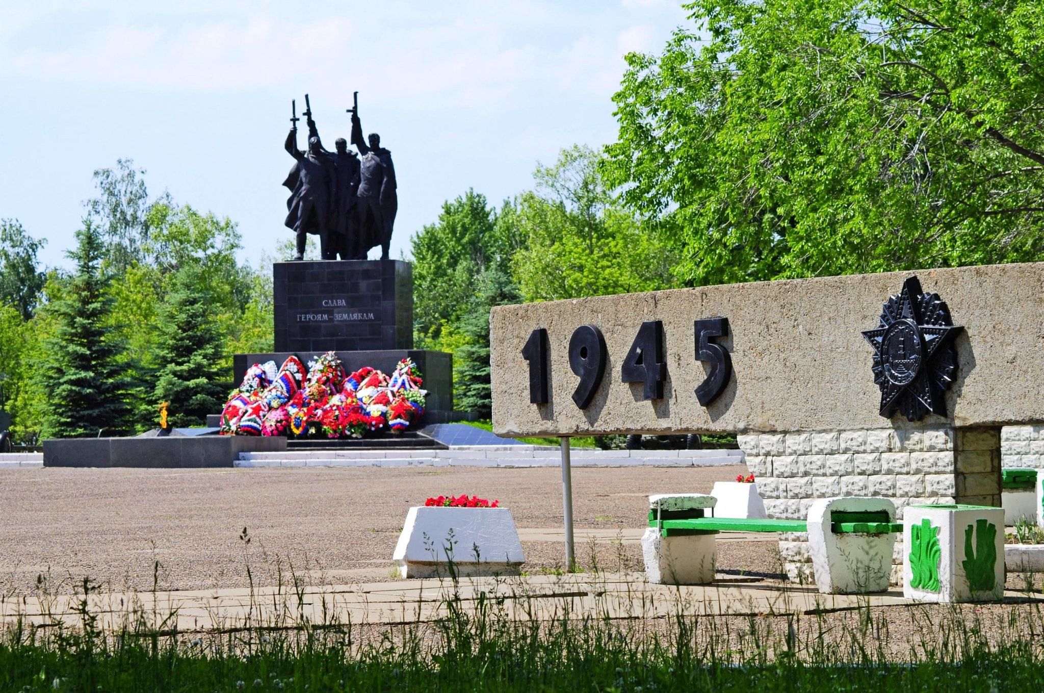 Виртуальная экскурсия «Памятник воинам-землякам в Вятских Полянах» 2024, Вятские  Поляны — дата и место проведения, программа мероприятия.