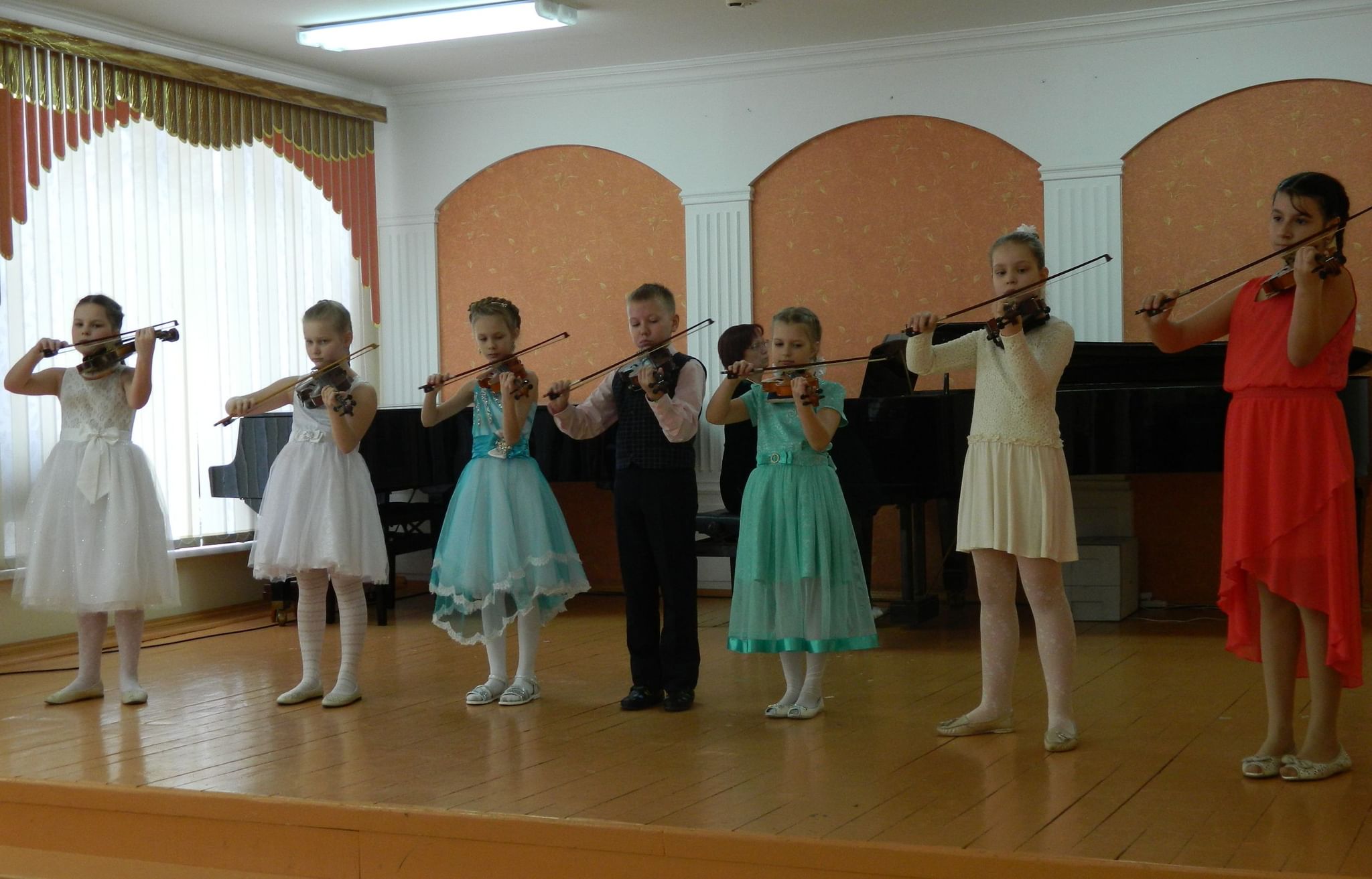 Конкурс ансамблей. Музыкальная школа Богородск ансамбль скрипачей. ДМШ 2 Арзамас ансамбль скрипачей Валентина Сумина. Ансамбль скрипачей музыкальной школы в Воронеже. Ансамбль скрипачей России сейчас.