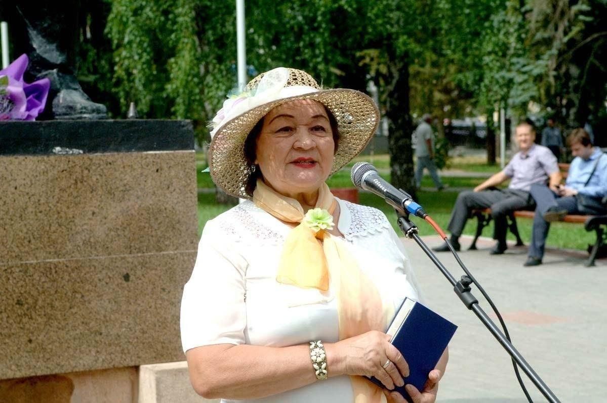 Гульфия юнусова биография семья дети Книжная выставка "С любовью о родном крае" к 75-летию со дня рождения Гульфии Юн
