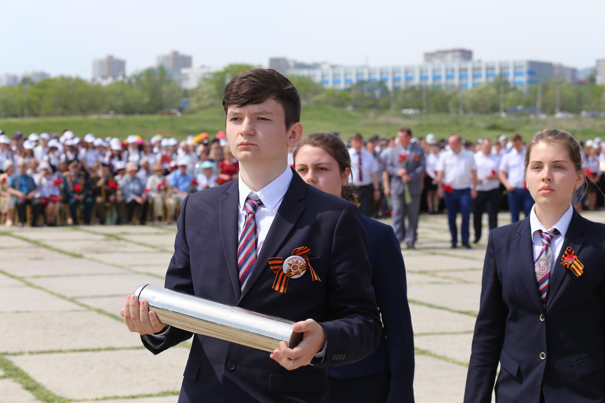 Память 2021 отзывы. Ритуал память Волжский. Фото открытие ритуальная память на 35 школы Волгоград.