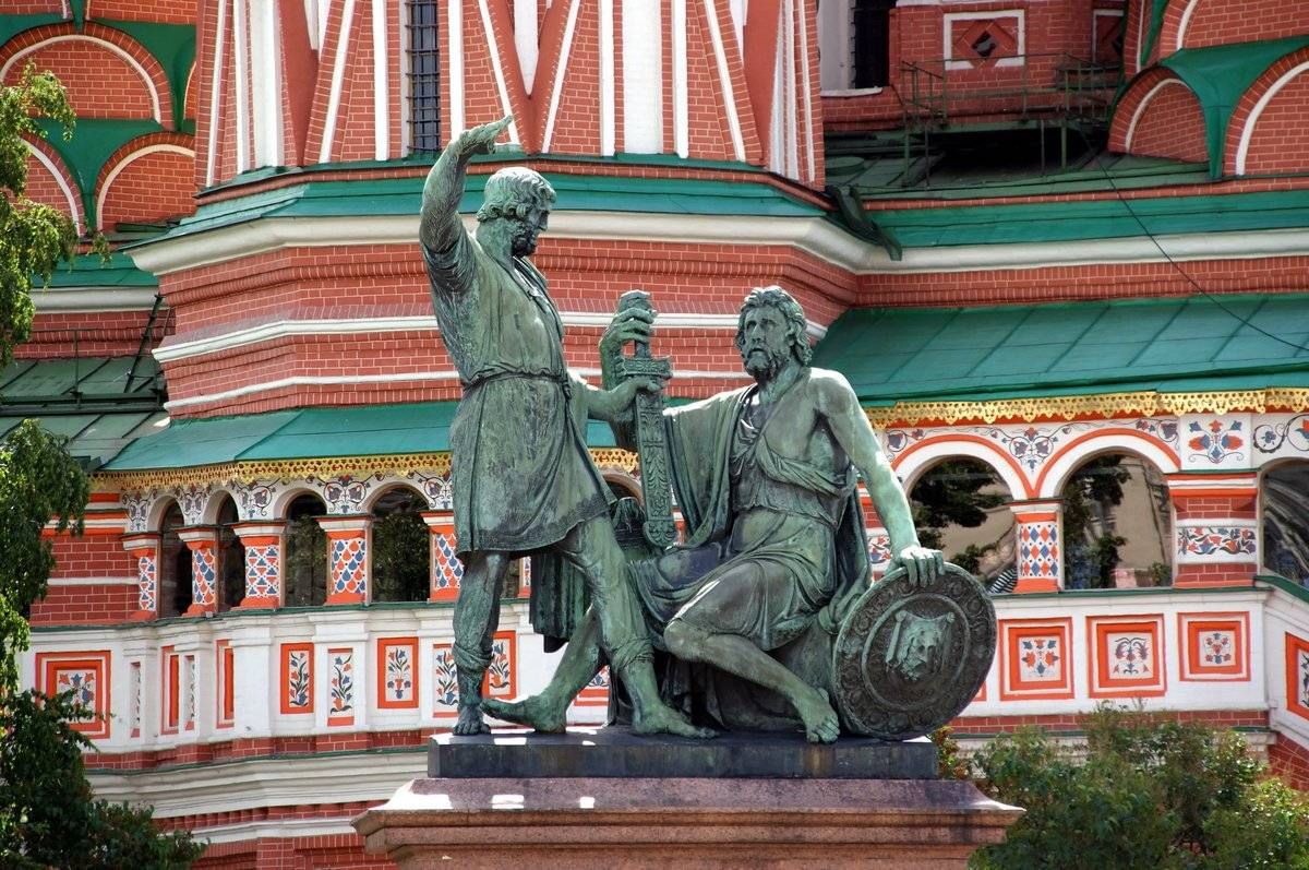 Минин и пожарский в москве