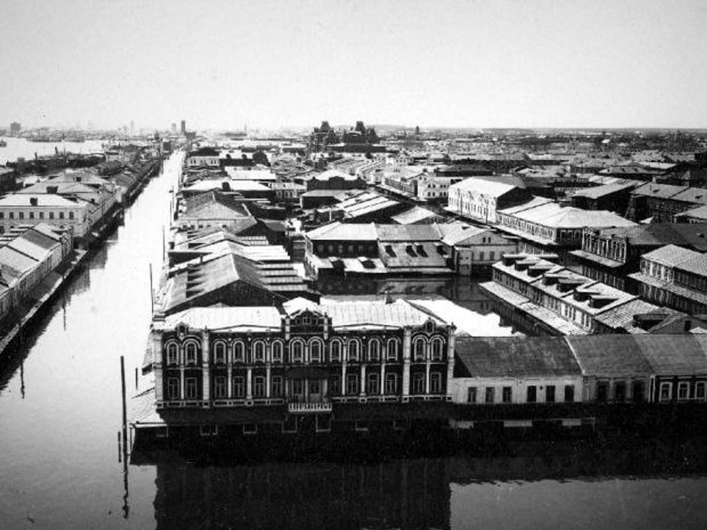 Общий вид ярмарки во время половодья. Нижний Новгород, 1890-е годы. Фотография: Максим Дмитриев / Архив аудиовизуальной документации Нижегородской области, Нижний Новгород