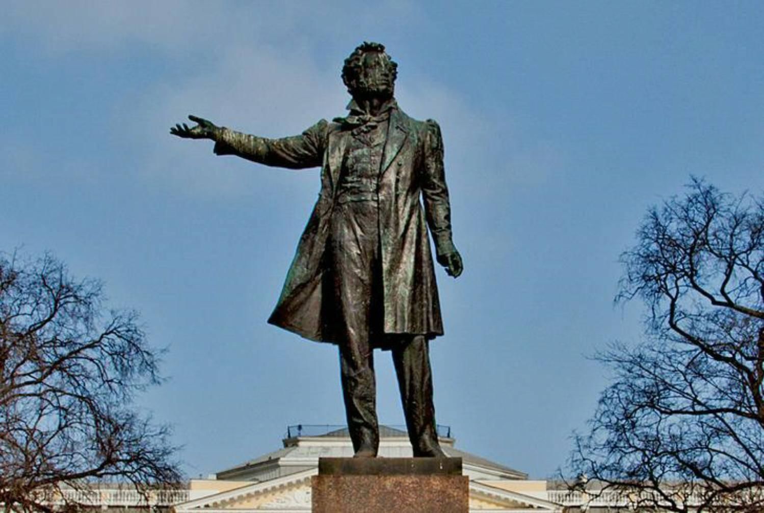 Первый памятник пушкину в россии