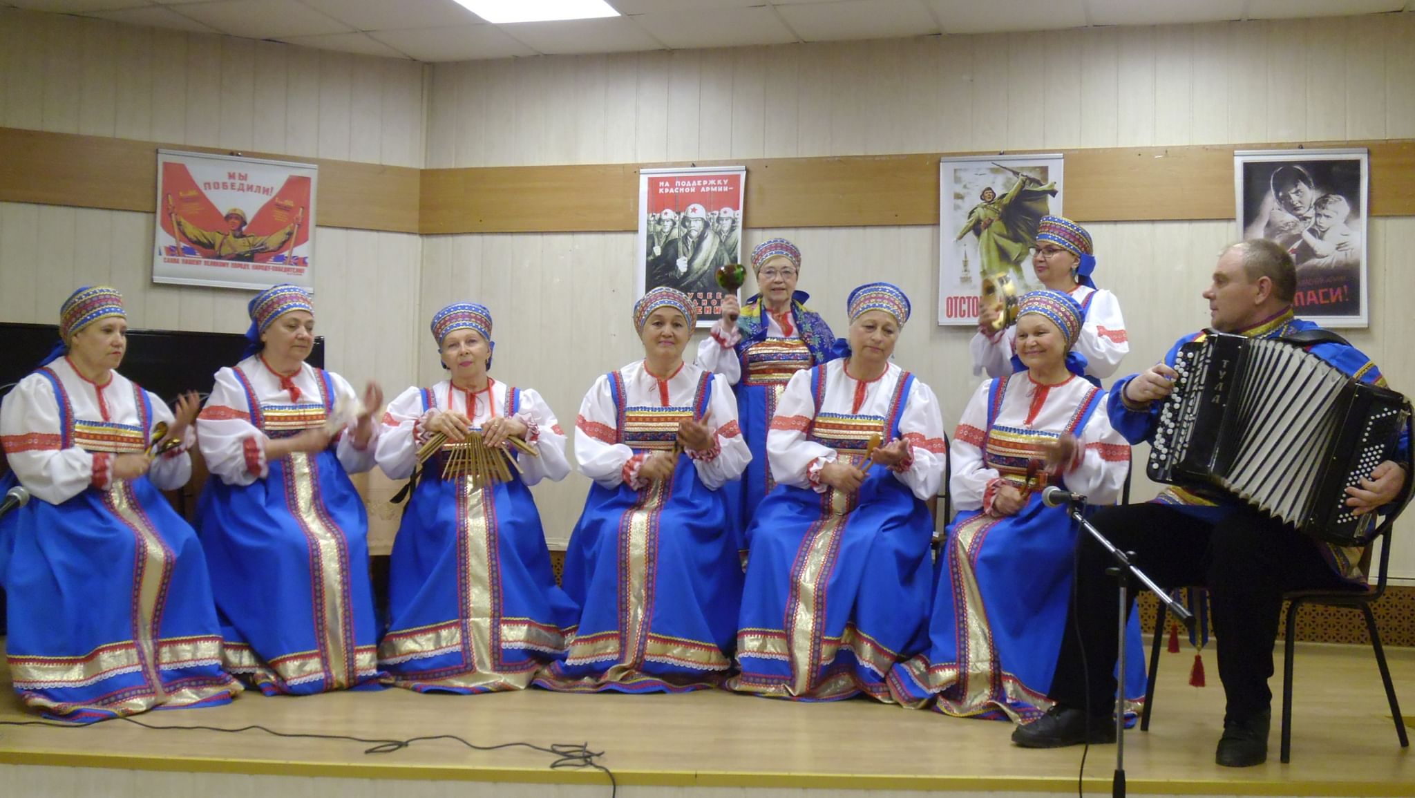 Фестиваль весенние капели. Весенняя капель эмблема конкурса хоровых коллективов Балахна 2020. Народный коллектив хор русской песни память сердца Карталы фото.