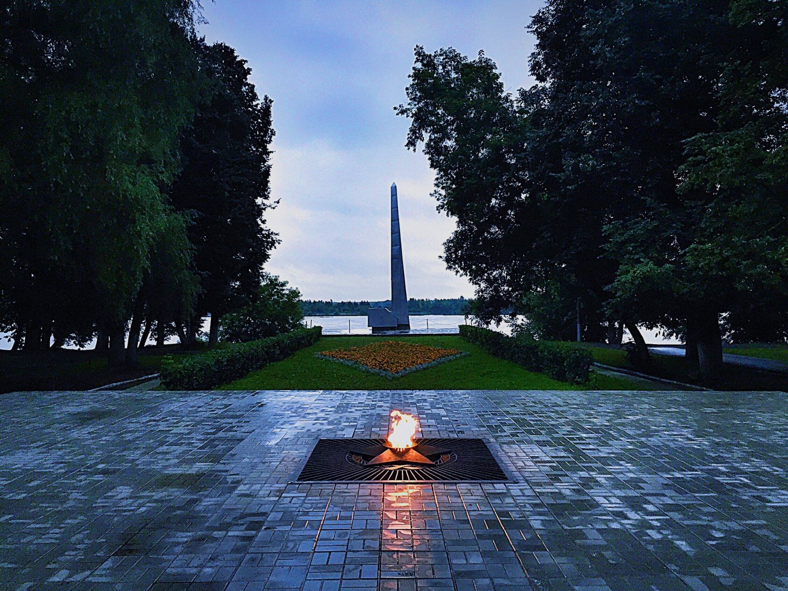 вечный огонь на диораме пермь. пермь вечный огонь войны. достопримечательности перми вечный огонь. вечный огонь пермь мотовилихинский район. пермь вышка памятник.