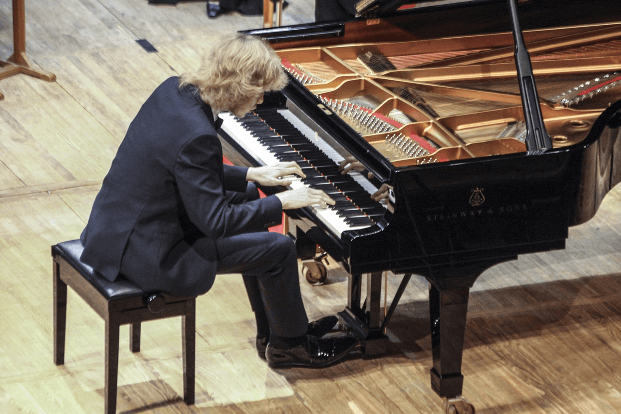 Piano 2022. Победитель классического Евровидения Иван Бессонов. Иван Бессонов фортепьяно. Иван Бессонов большая филармония СПБ 020423. Иван Бессонов конкурс Рахманинова.