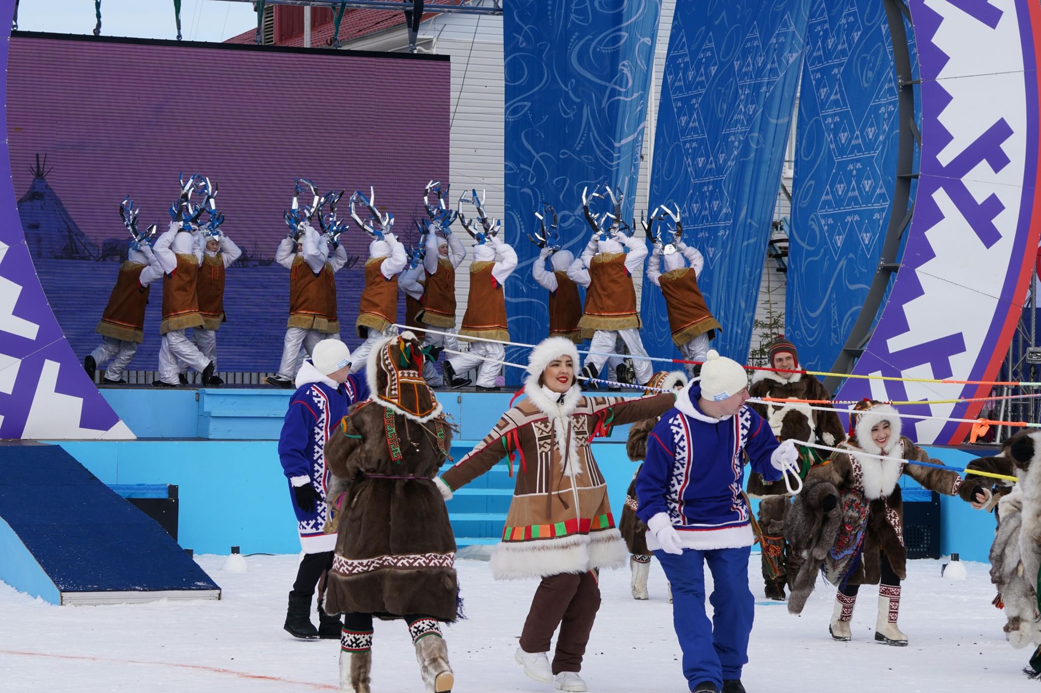 День оленевода 2022 Яр Сале Ямальский район национальном одежде.