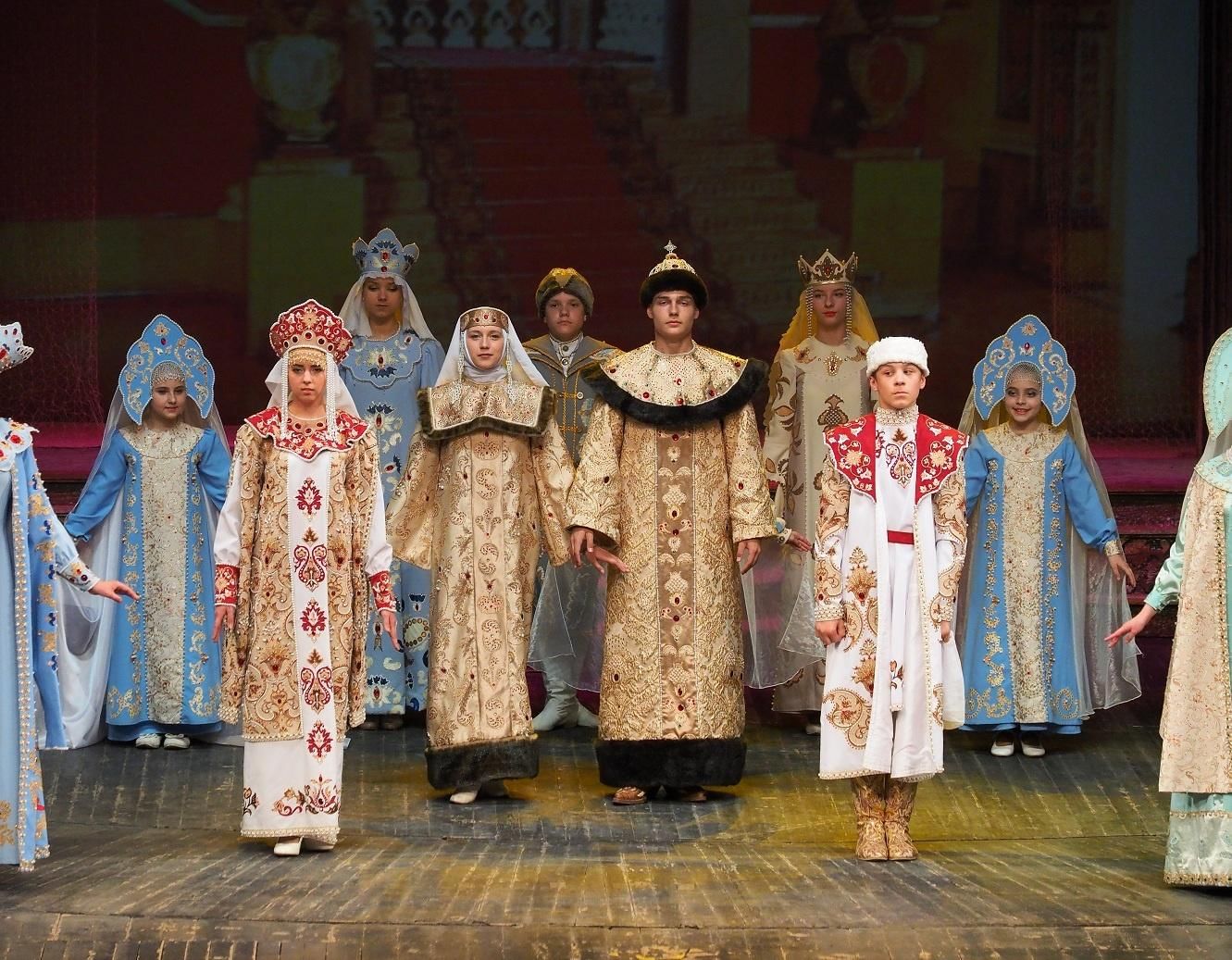 Театральный костюм