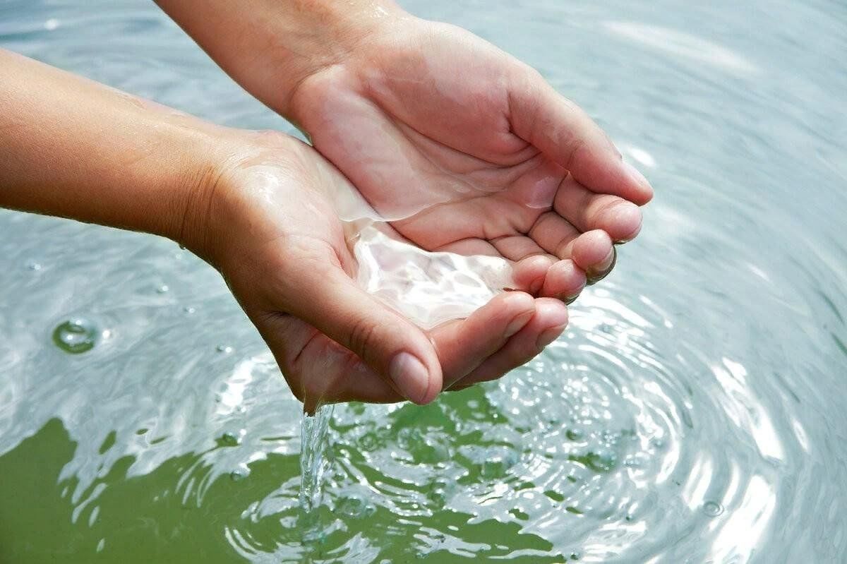 Вода в руках картинки