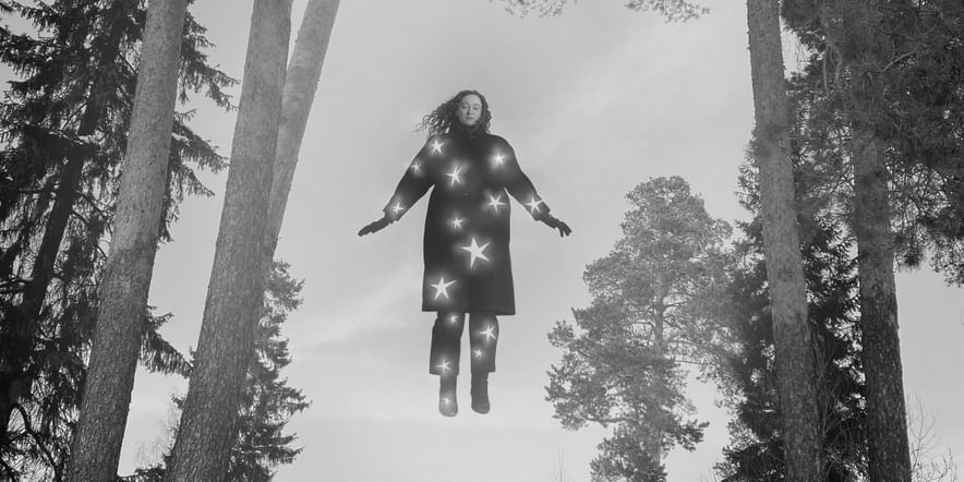 Основное изображение для события Выставка Алисы Горшениной «Пугало стояло в центре вспаханного поля»