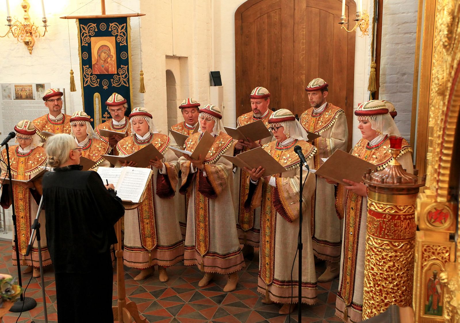 Русский православный хор. Певчие храма Вознесения Магнитогорск. Хор храме Вознесения Коломенском. Хор выступил в храме Вознесения Господня Коломенском. Певчие в храме