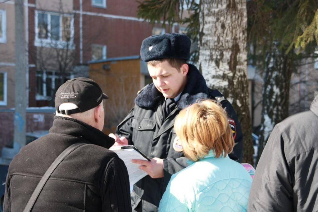 Полиция поселка. Отдел полиции Новокосино. Встреча с участковым. Встречи с населением и полиция. Участковый зима.