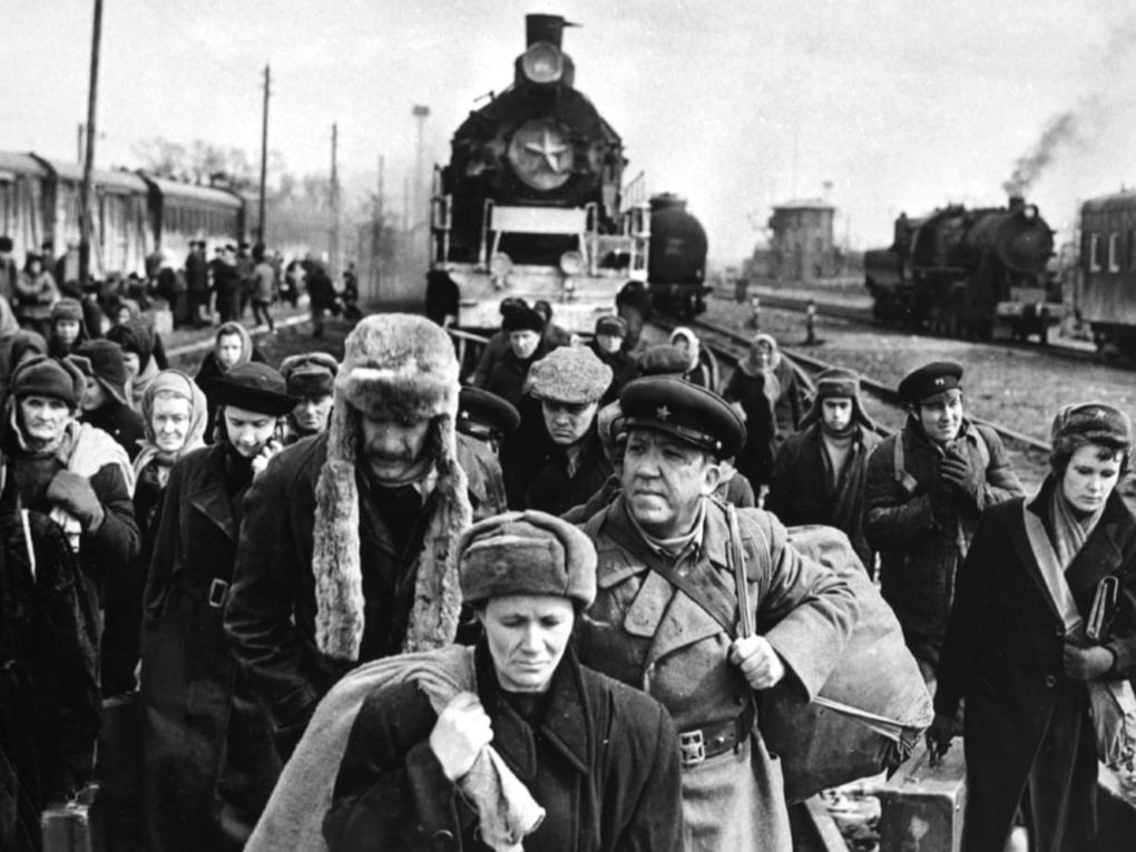 Кадр из художественного фильма Алексея Германа «Двадцать дней без войны» (1976)