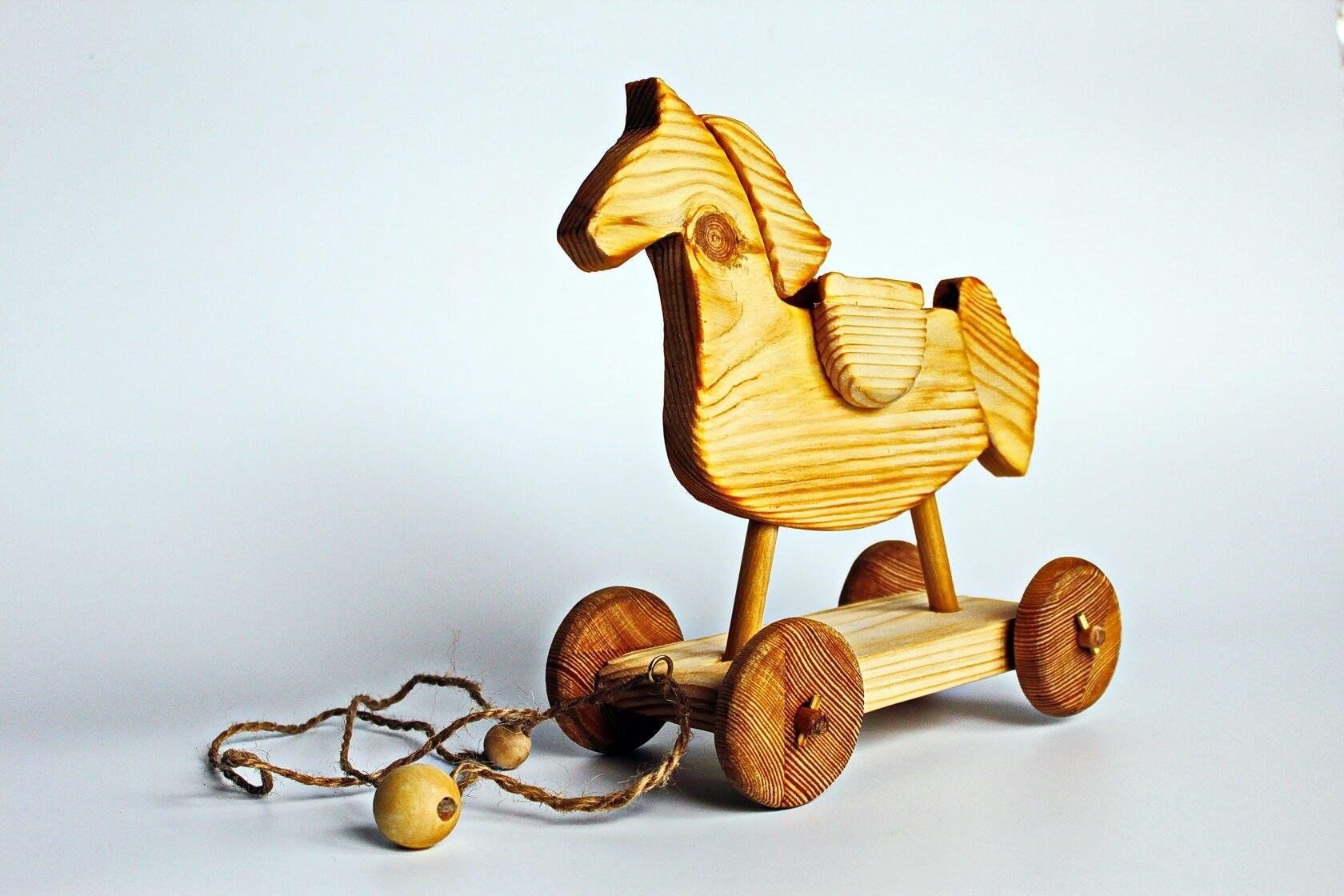 Деревянная игрушка коник
