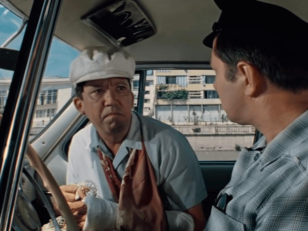 Кадр из художественного фильма Леонида Гайдая «Бриллиантовая рука» (1968)