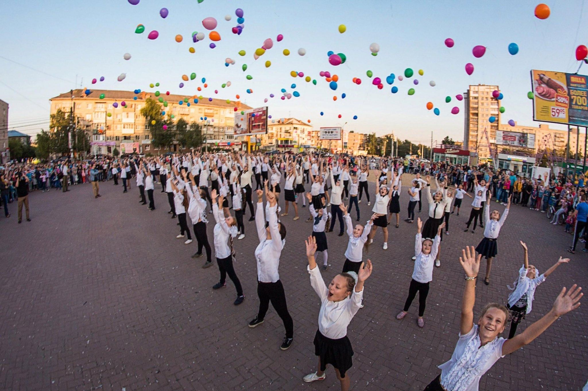 Музыка для флешмоба 2024 года. Флэшмоб. Танцевальный флешмоб для детей. Танцевальный флешмоб в школе. Детский танцевальный флэшмоб.