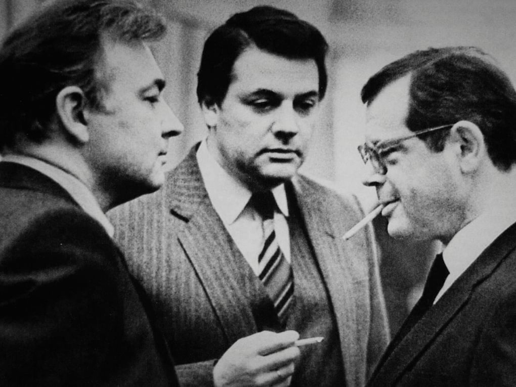 Слева нaправо: актер Михаил Державин, актер Александр Ширвиндт и Аркадий Арканов. Иллюстрация из книги Аркадия Арканова «Вперед в прошлое». Москва: издательство «Эксмо», 2011