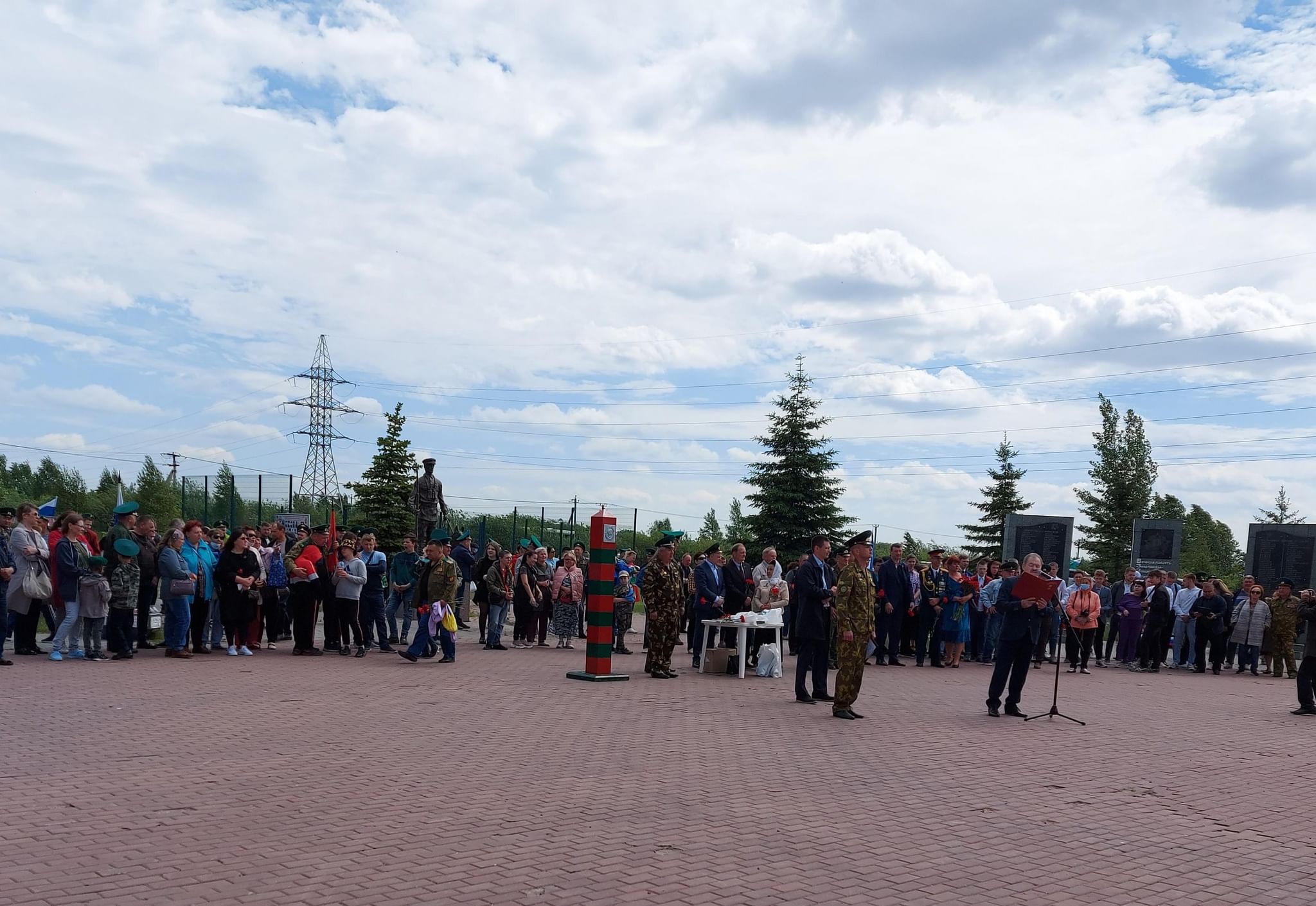 Сквер пограничников красноярск. Парк пограничников в Тюмени. Сквер пограничников Улан-Удэ. Краснокамск сквер пограничников. Вязники сквер пограничников.