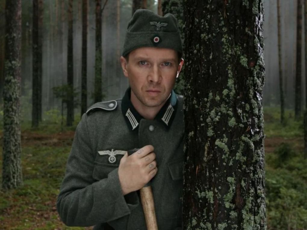 Евгений Миронов в многосерийном художественном фильме Геннадия Сидорова, Николая Лебедева и Юрия Мороза «Апостол» (2008)