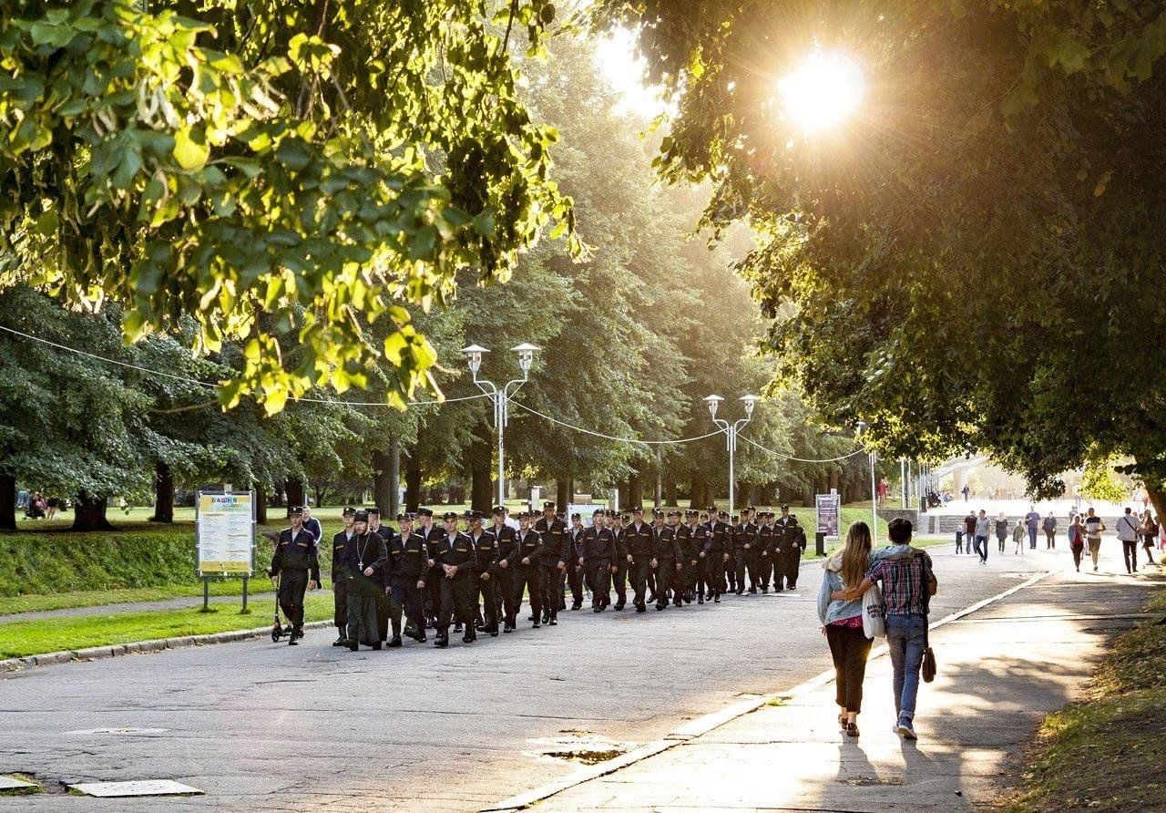 У солдата выходной картинки к песне