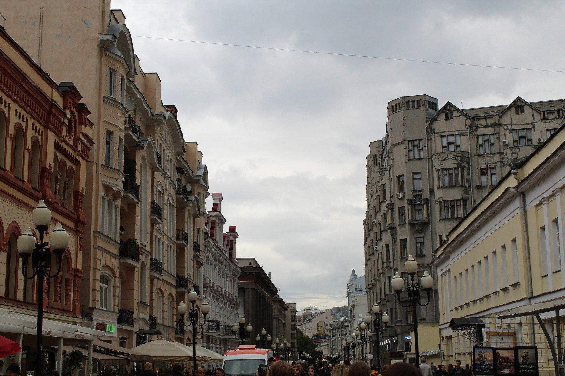 Москва улица российская. Арбат стрит Москва. Переулки Арбата благоустройство. Арбатский переулок Москва. Москва переулки Арбата.