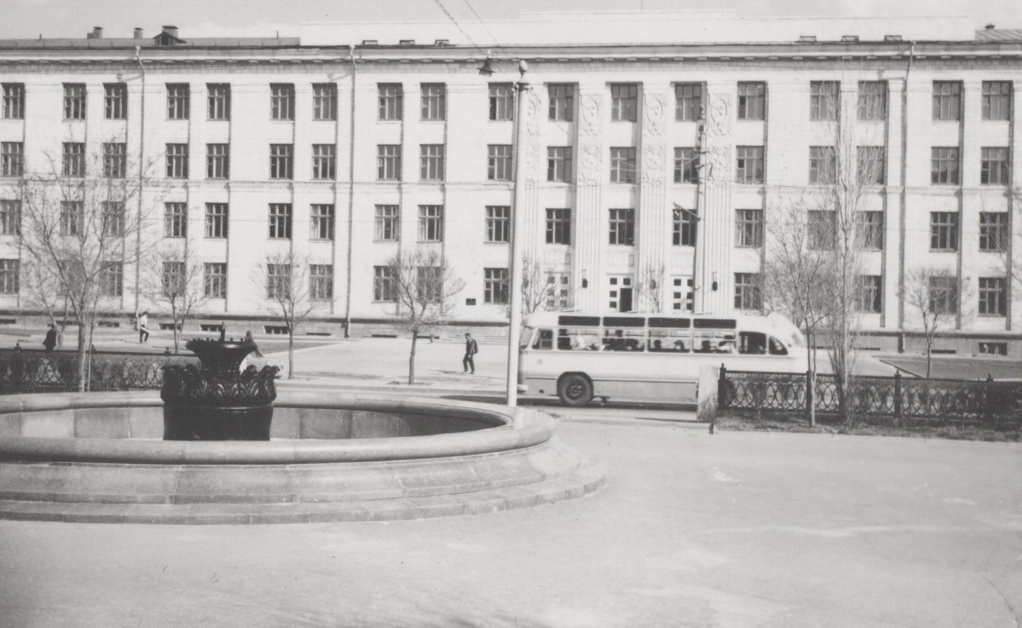 Политехнический институт волгоград. Технический институт Волгоград. Волгоградский государственный политехнический университет. Политехнический вуз Волгоград. Волгоградский Политех 1930.